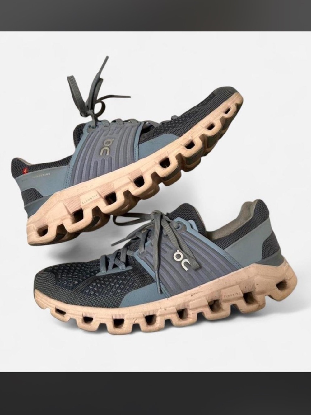 On Running women’s  Cloud Running Shoes — size 8 - Picture 2 of 4